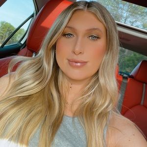 Meet your Posher, Dakota